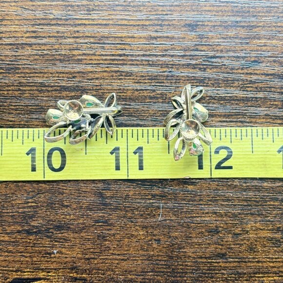 Antique 14k Yellow Gold Jade Earrings Pear Shape Leaf Branch Design Screw Backs - Picture 9 of 10